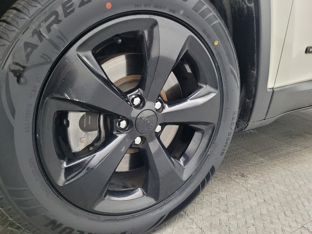 2019 Jeep Cherokee in Gainesville, FL 32609 - 18096804 31