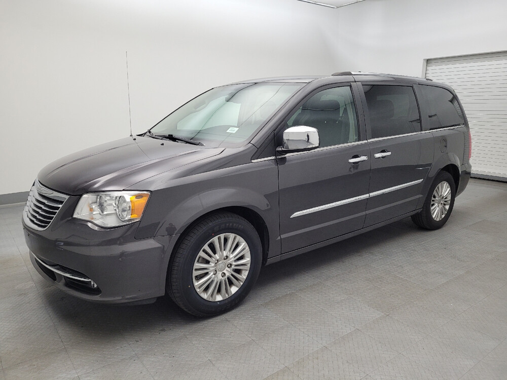 2016 Chrysler Town & Country in Louisville, KY 40258 - 18096867 2