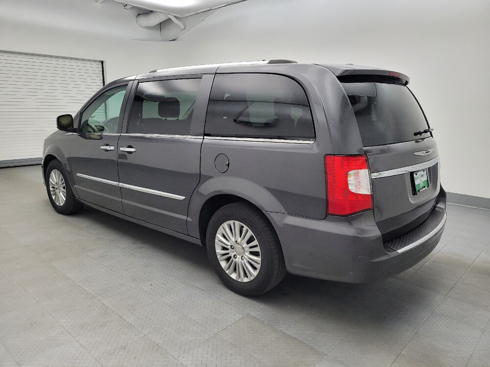2016 Chrysler Town & Country in Louisville, KY 40258 - 18096867 3