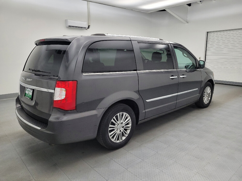 2016 Chrysler Town & Country in Louisville, KY 40258 - 18096867 10