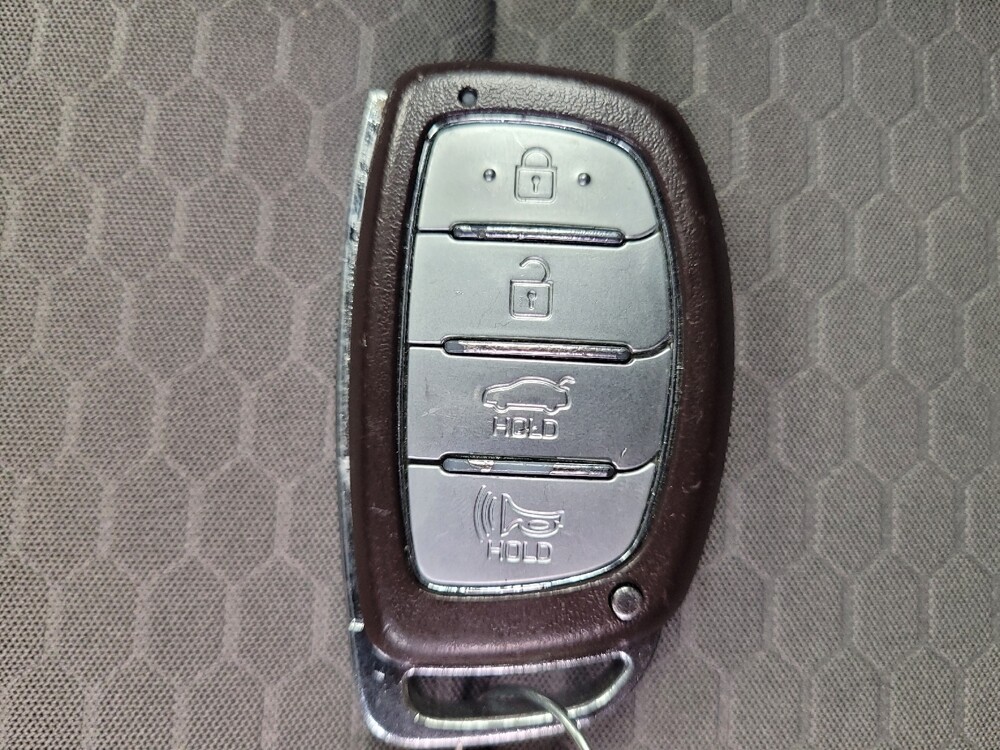 2020 Hyundai Elantra in Knoxville, TN 37923 - 18096886 32