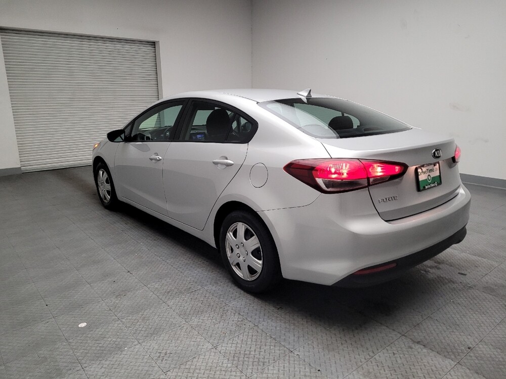 2017 Kia Forte in Downey, CA 90241 - 18096903 5