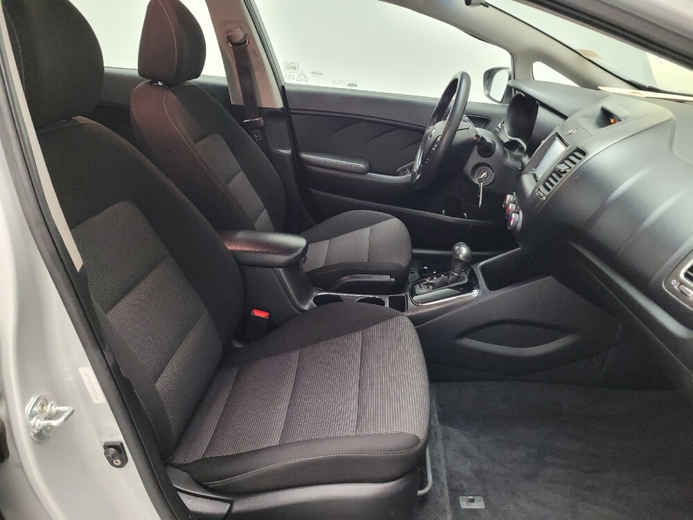 2017 Kia Forte in Downey, CA 90241 - 18096903 21