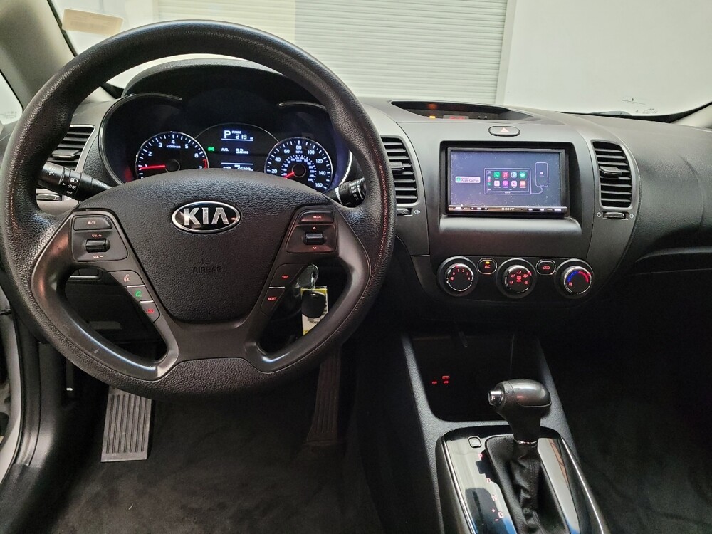 2017 Kia Forte in Downey, CA 90241 - 18096903 22