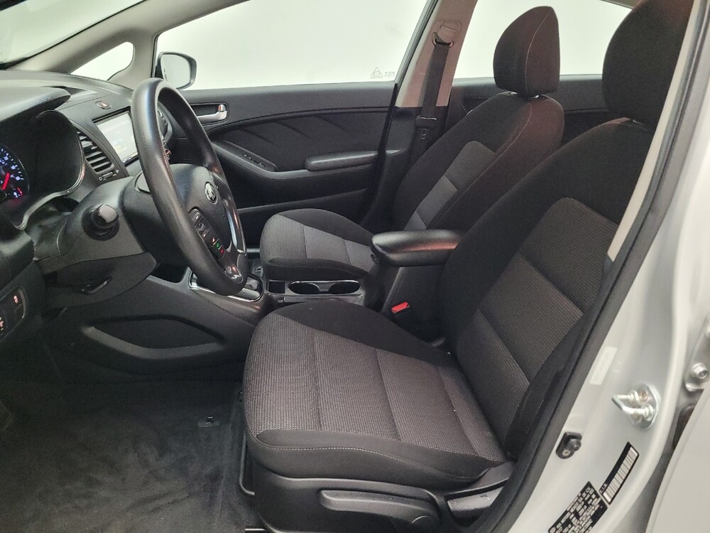 2017 Kia Forte in Downey, CA 90241 - 18096903 17