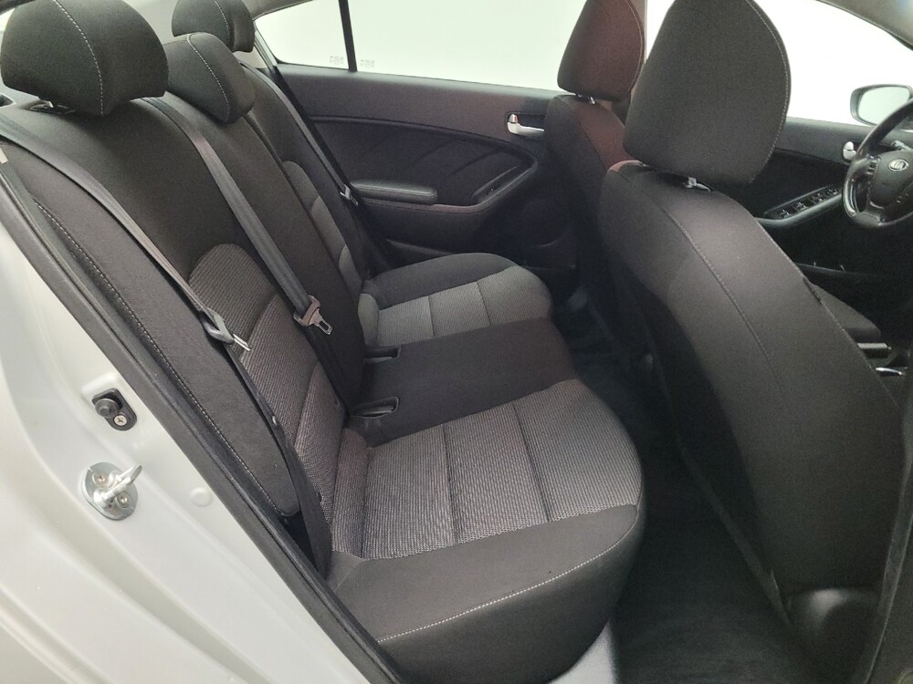 2017 Kia Forte in Downey, CA 90241 - 18096903 19