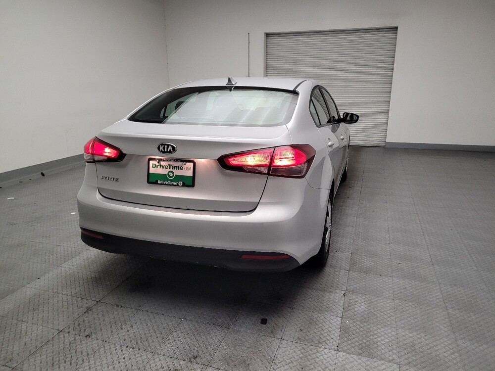 2017 Kia Forte in Downey, CA 90241 - 18096903 7