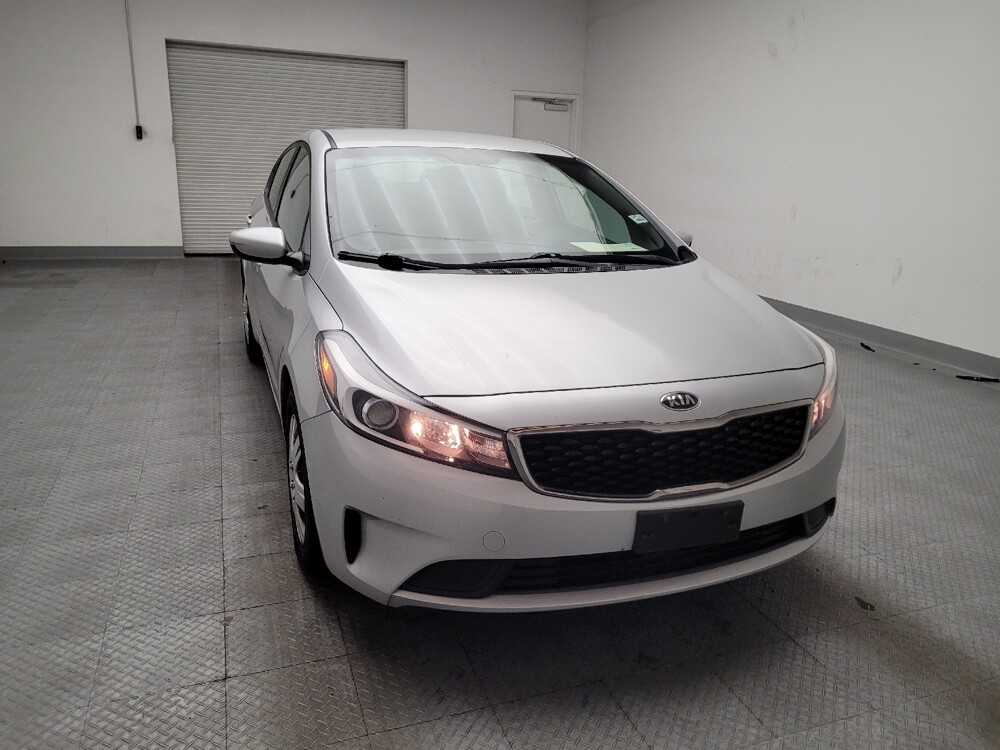 2017 Kia Forte in Downey, CA 90241 - 18096903 14