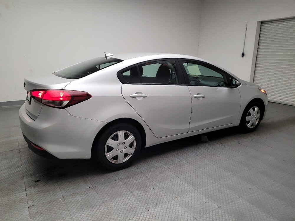 2017 Kia Forte in Downey, CA 90241 - 18096903 10