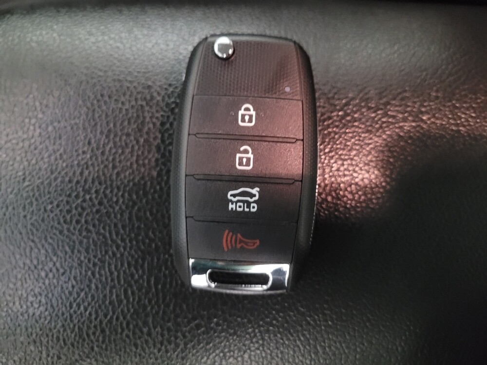 2017 Kia Forte in Downey, CA 90241 - 18096903 32