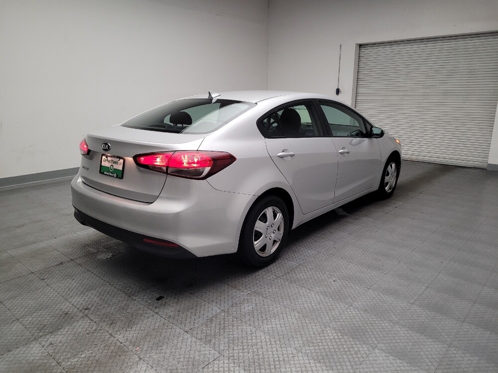 2017 Kia Forte in Downey, CA 90241 - 18096903 9
