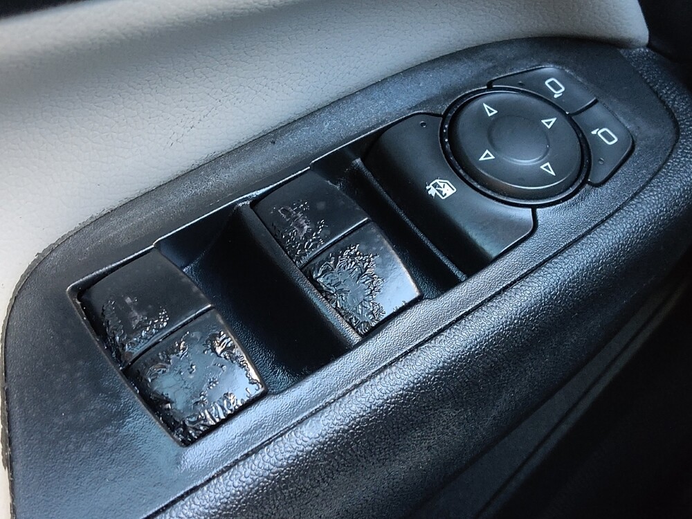 2021 Chevrolet Equinox in Live Oak, TX 78233 - 18096914 27