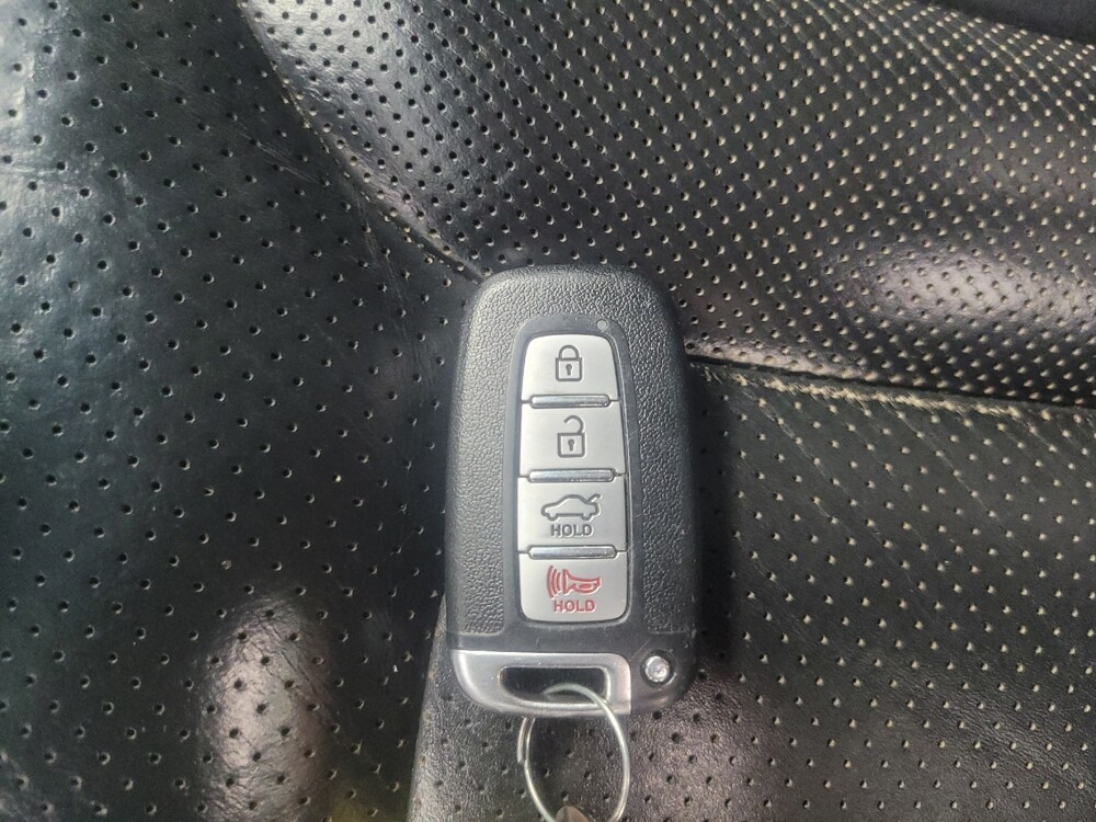 2013 Hyundai Azera in Ft Wayne, IN 46805 - 18096923 32