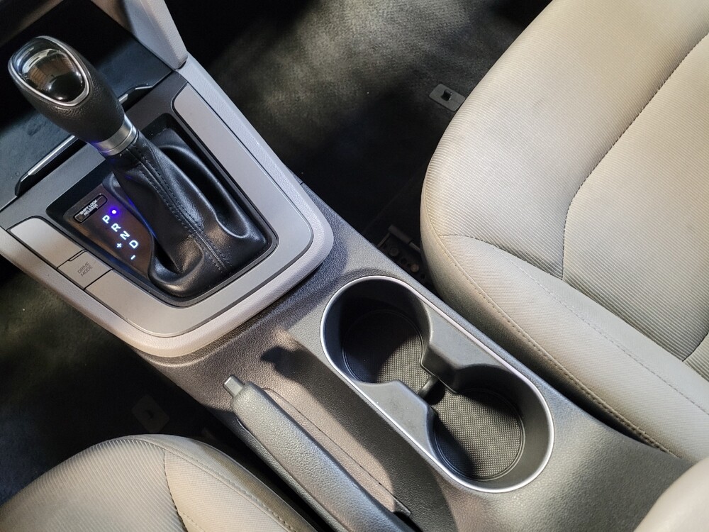 2017 Hyundai Elantra in Fresno, CA 93726 - 18096925 26