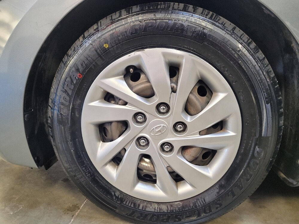 2017 Hyundai Elantra in Fresno, CA 93726 - 18096925 31