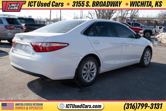 2017 Toyota Camry in Wichita, KS 67216 - 18096930 5