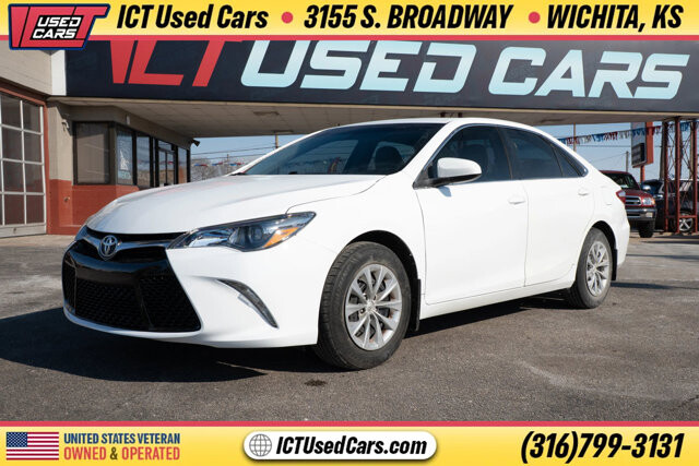 2017 Toyota Camry in Wichita, KS 67216 - 18096930