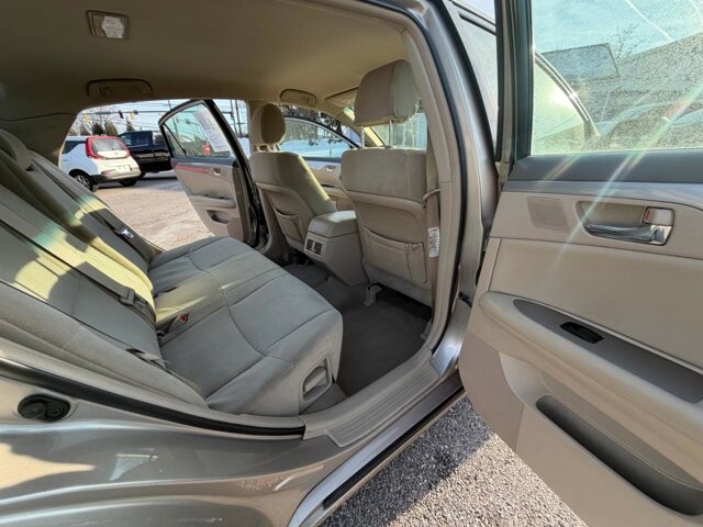 2005 Toyota Avalon in Baltimore, MD 21225 - 18096933 12