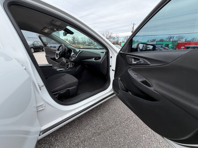 2020 Chevrolet Malibu in Baltimore, MD 21225 - 18096935 8