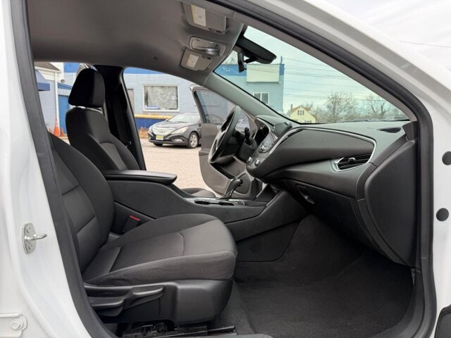 2020 Chevrolet Malibu in Baltimore, MD 21225 - 18096935 9