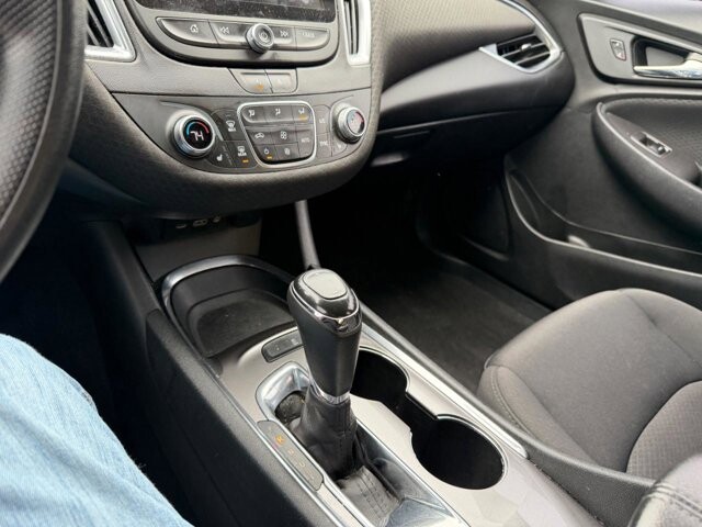 2020 Chevrolet Malibu in Baltimore, MD 21225 - 18096935 25