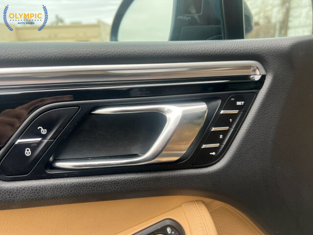 2017 Porsche Macan in Decatur, GA 30032 - 18096941 35