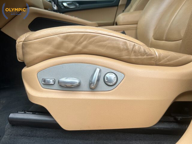 2017 Porsche Macan in Decatur, GA 30032 - 18096941 38