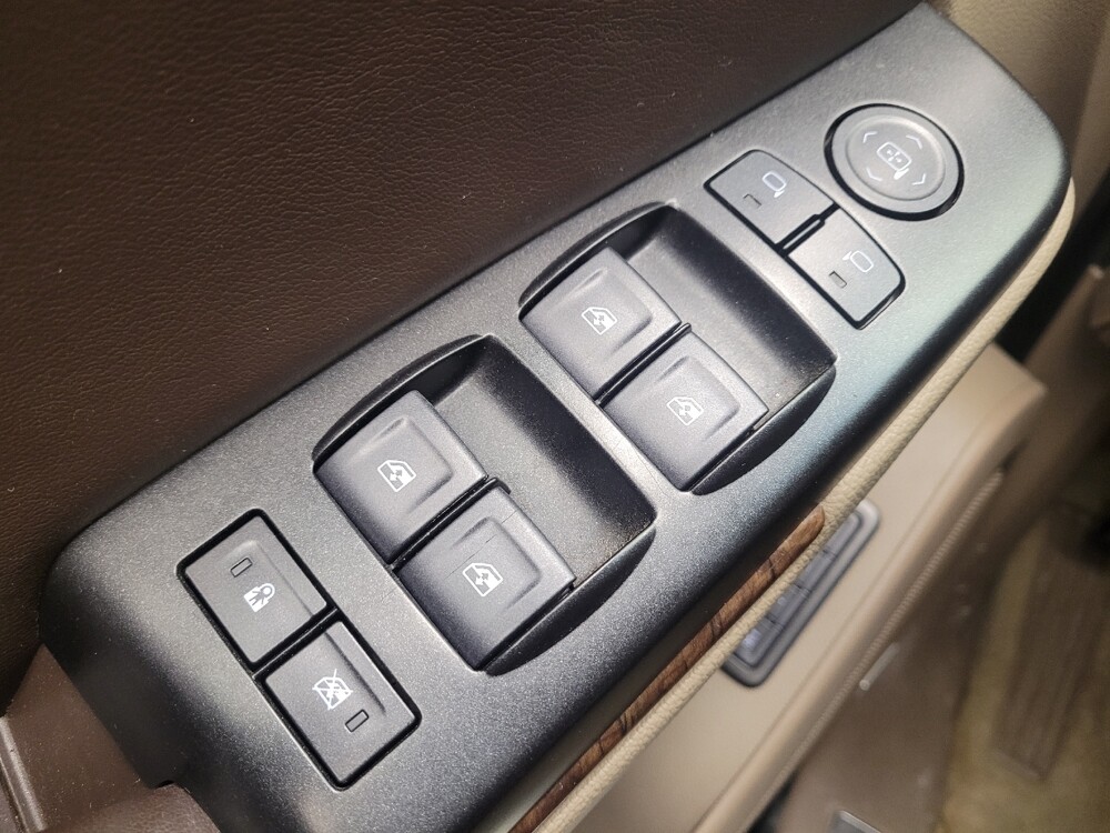 2016 Chevrolet Suburban in Downey, CA 90241 - 18096962 27