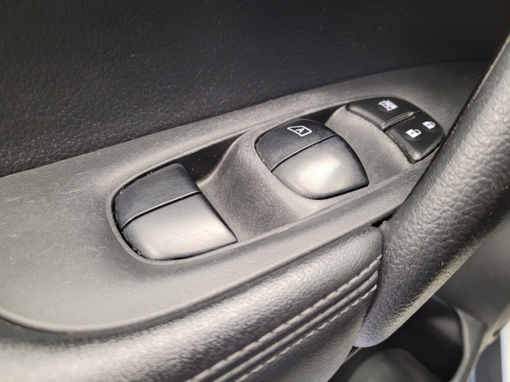 2018 Nissan Rogue in Fresno, CA 93726 - 18096963 27