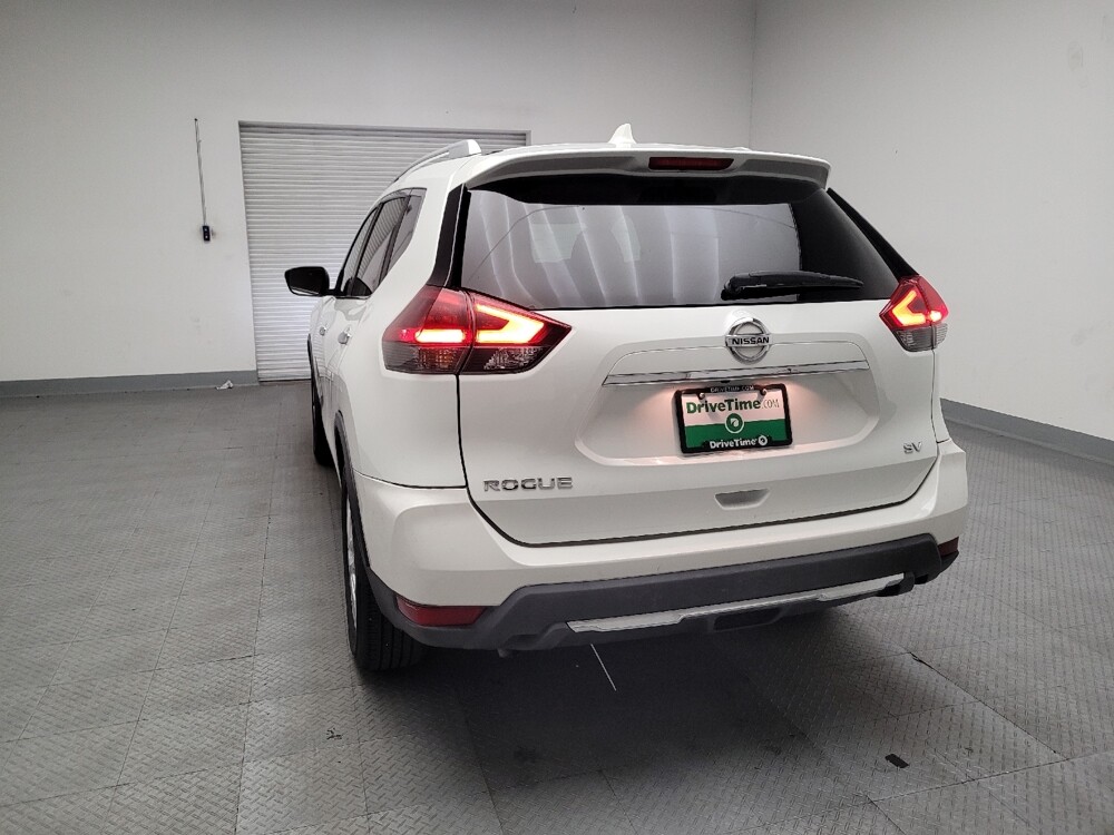2018 Nissan Rogue in Fresno, CA 93726 - 18096963 6