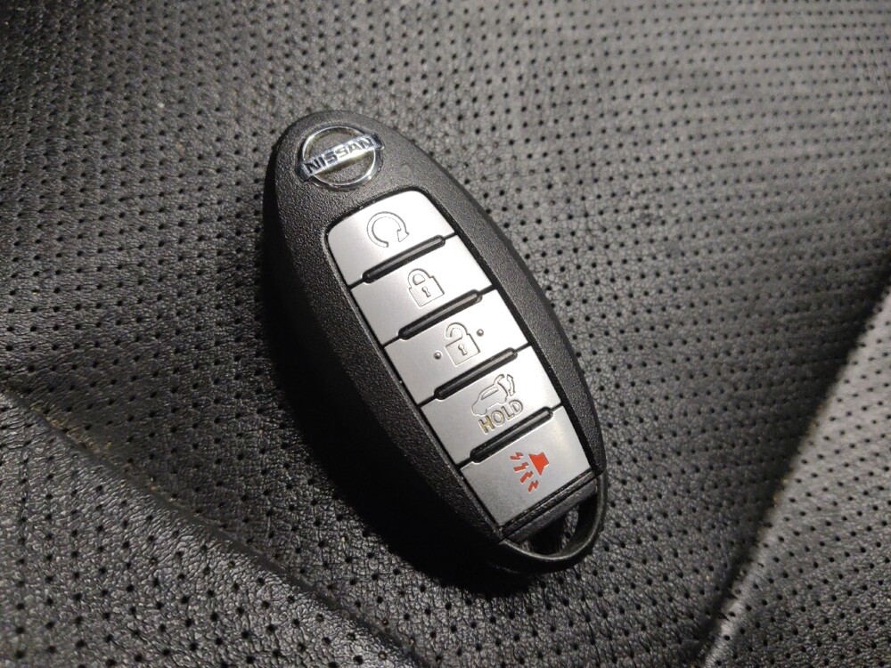 2019 Nissan Rogue in Glendale, AZ 85301 - 18096982 32