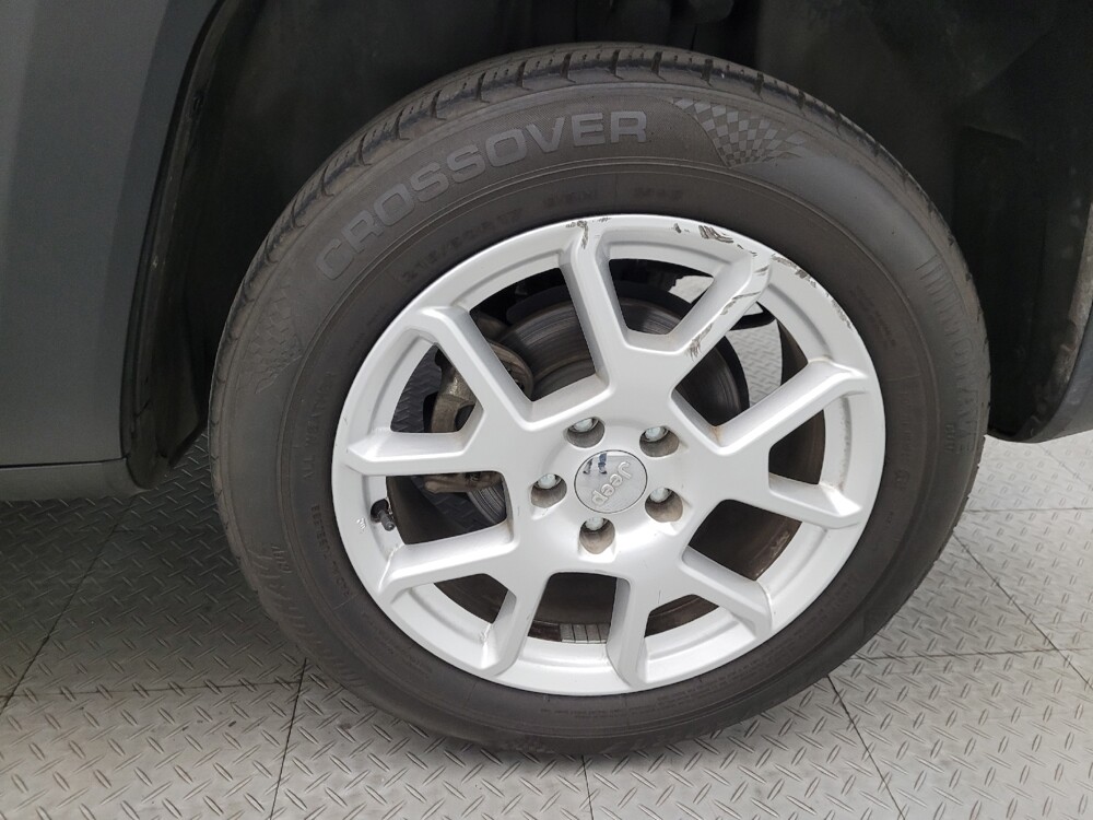 2021 Jeep Renegade in Glendale, AZ 85301 - 18096983 31