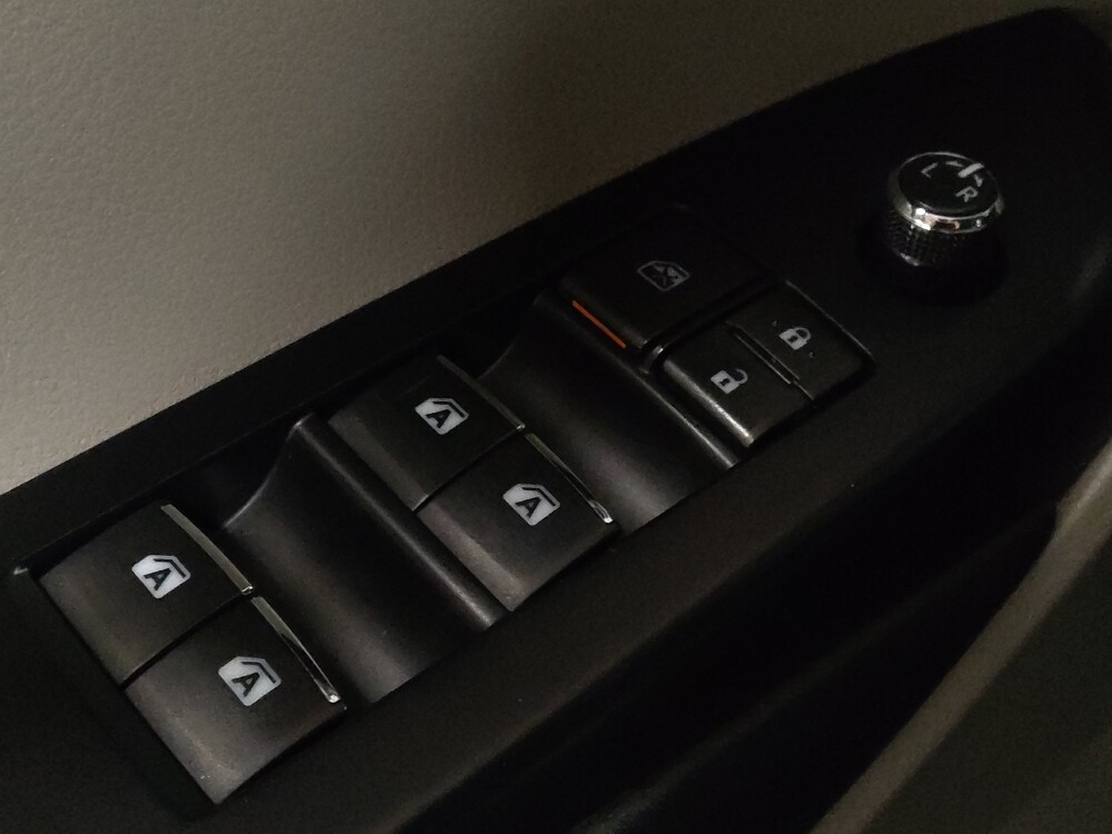 2018 Toyota Highlander in Mobile, AL 36606 - 18097002 27