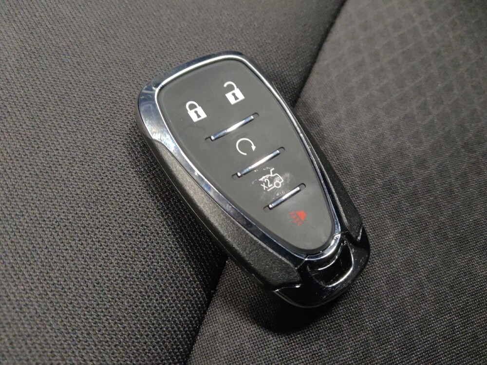 2019 Chevrolet Malibu in Chandler, AZ 85225 - 18097030 32