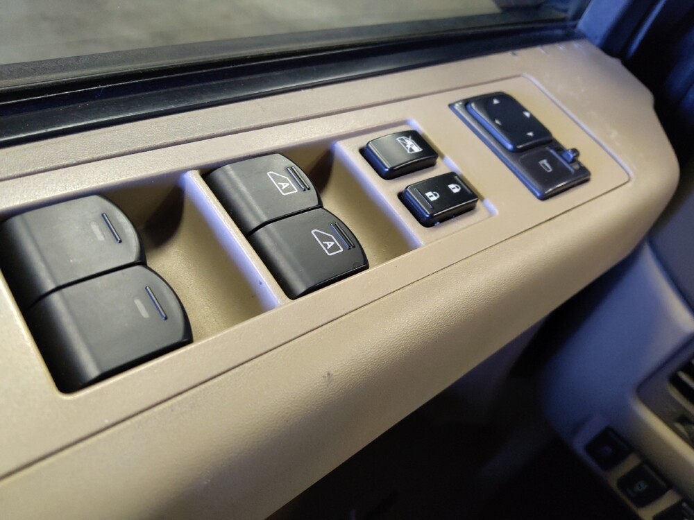 2013 Nissan Titan in Glendale, AZ 85301 - 18097063 27