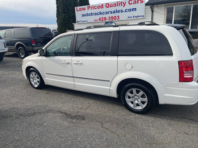 2010 Chrysler Town & Country in Mount Vernon, WA 98273 - 18097069