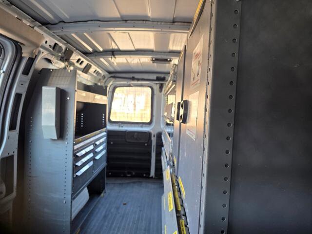 2011 Chevrolet Express 2500 in Blauvelt, NY 10913 - 18097084 27