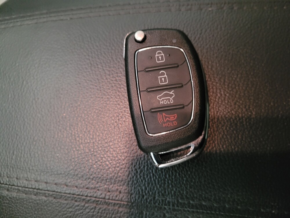 2015 Hyundai Santa Fe in Bakersfield, CA 93309 - 18097097 32