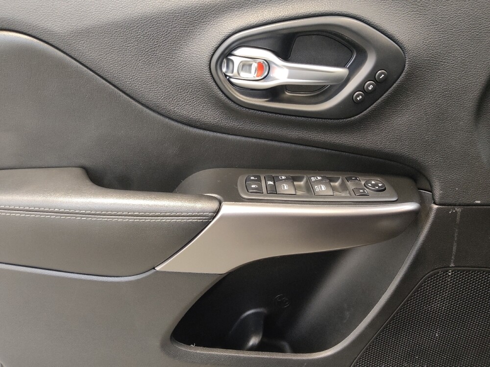 2019 Jeep Cherokee in Fairfield, OH 45014 - 18097112 27