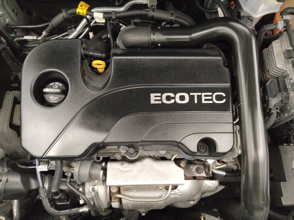 2019 Chevrolet Equinox in Lakewood, CO 80215 - 18097133 30