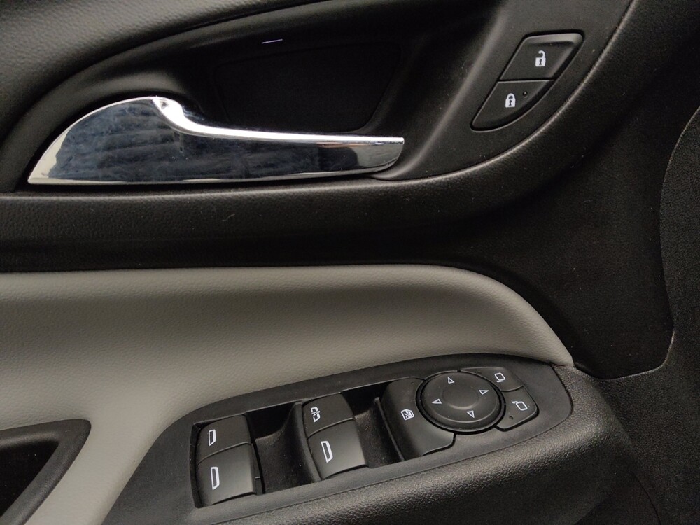 2019 Chevrolet Equinox in Lakewood, CO 80215 - 18097133 27