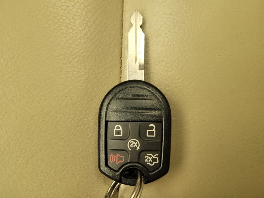 2013 Ford Taurus in Fairfield, OH 45014 - 18097153 32