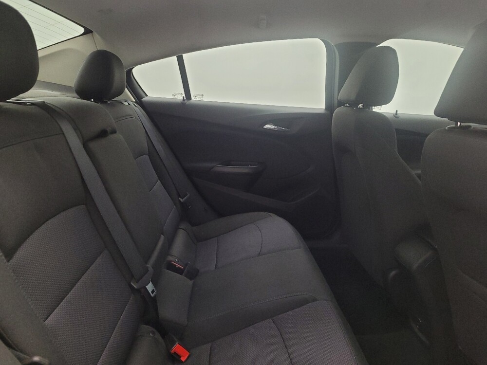 2018 Chevrolet Cruze in Fairfield, OH 45014 - 18097156 19