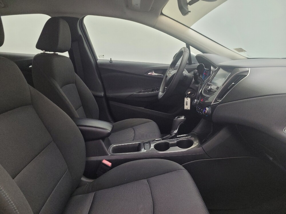 2018 Chevrolet Cruze in Fairfield, OH 45014 - 18097156 21