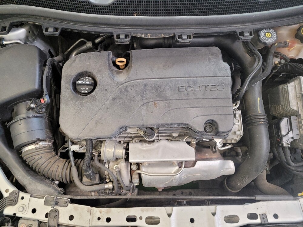 2018 Chevrolet Cruze in Fairfield, OH 45014 - 18097156 30