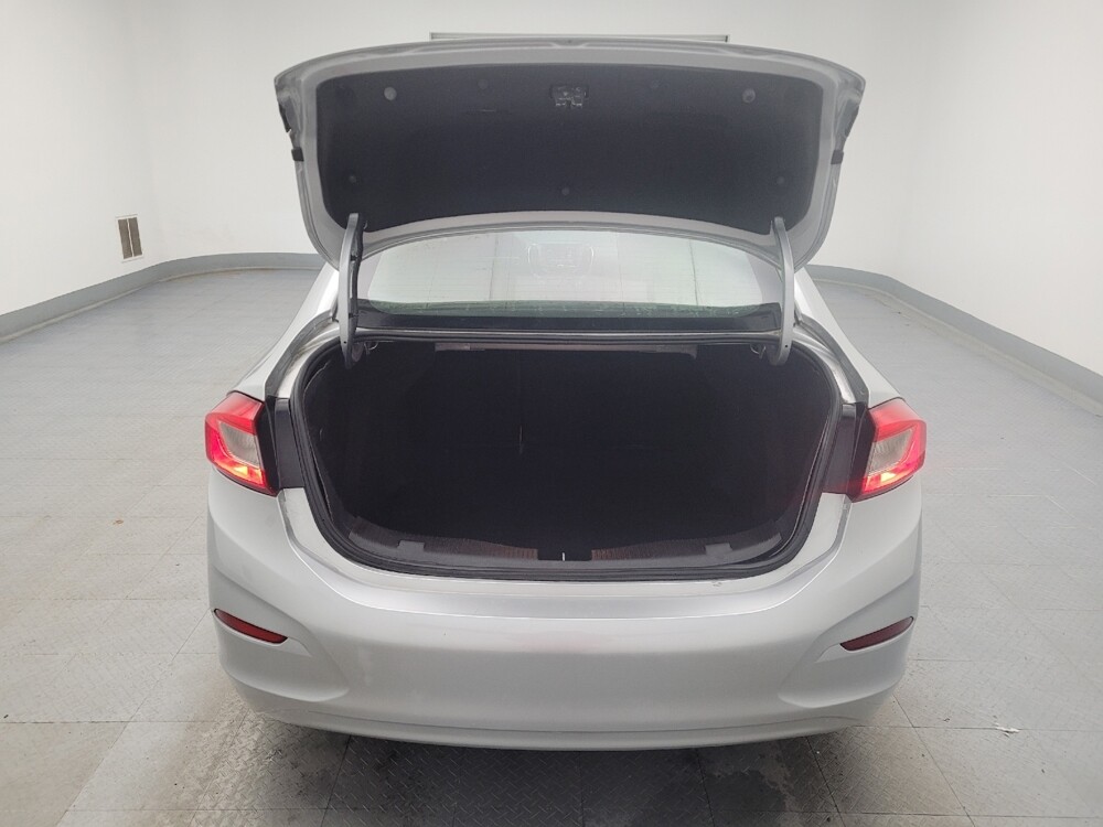 2018 Chevrolet Cruze in Fairfield, OH 45014 - 18097156 29