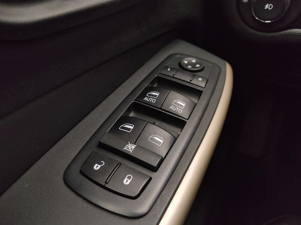 2018 Jeep Cherokee in Topeka, KS 66611 - 18097165 27