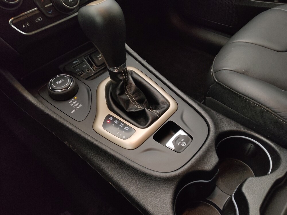 2018 Jeep Cherokee in Topeka, KS 66611 - 18097165 26