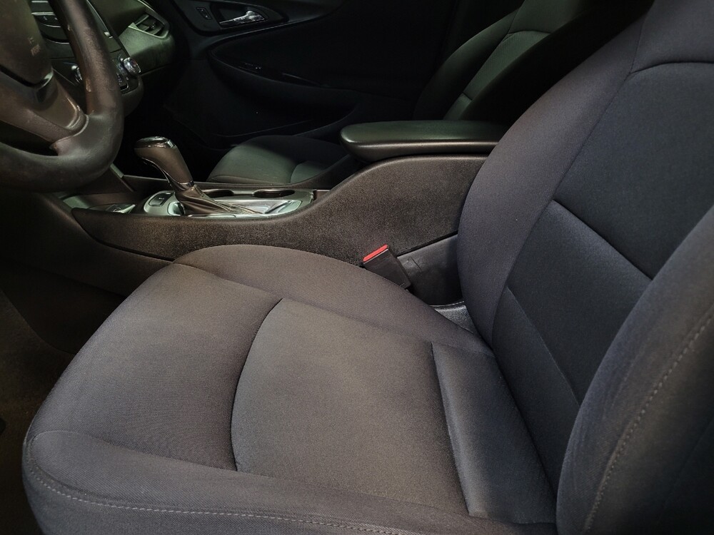 2018 Chevrolet Malibu in Bradenton, FL 34207 - 18097199 17