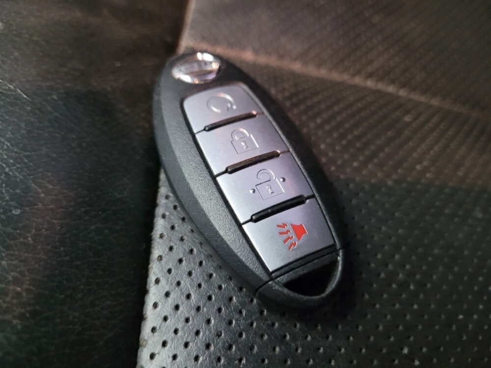 2017 Nissan Titan in Mesa, AZ 85210 - 18097226 32